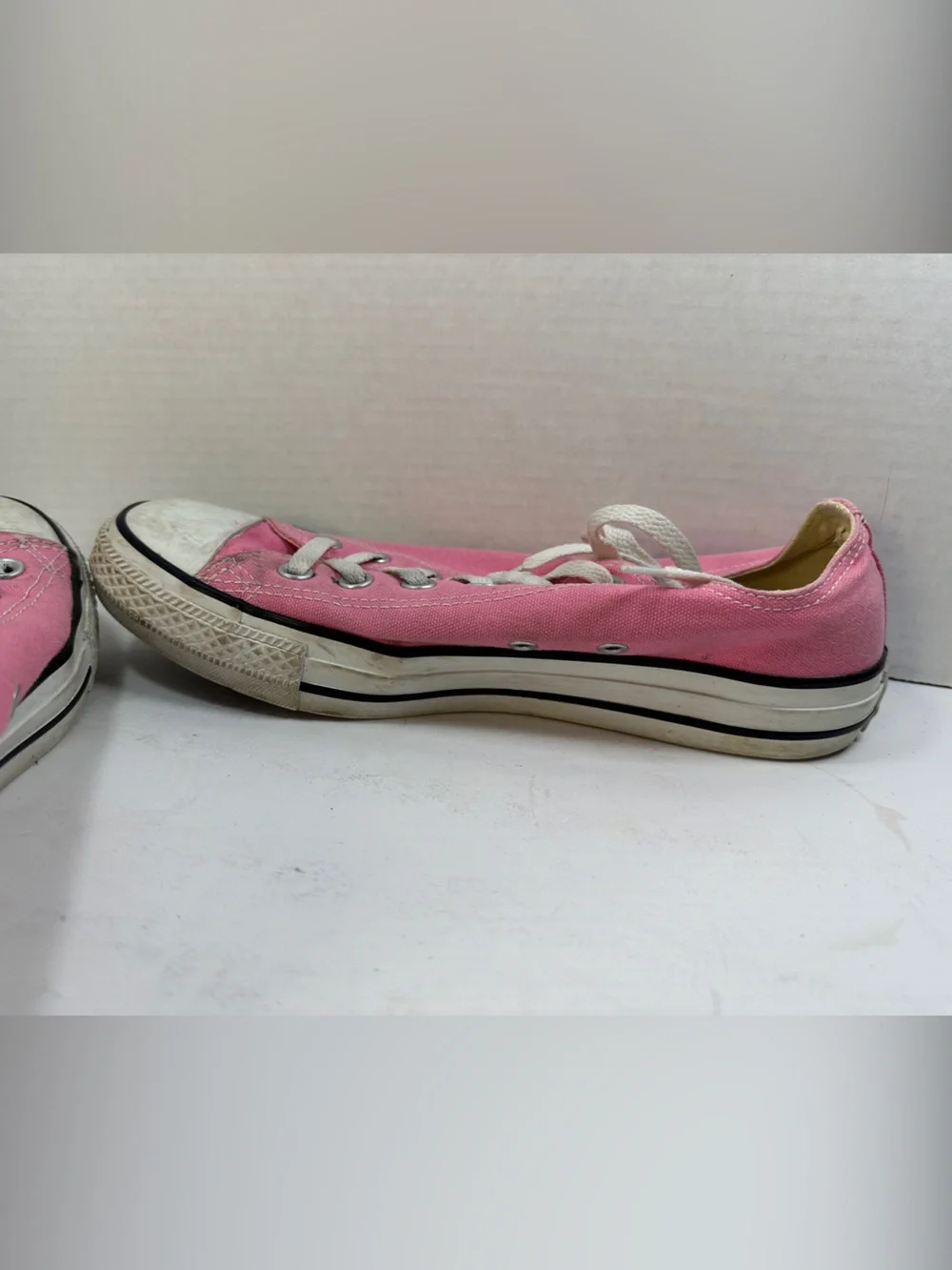 Converse Unisex Women’s 9 Shoes Pink Low-Top Canvas Sneakers